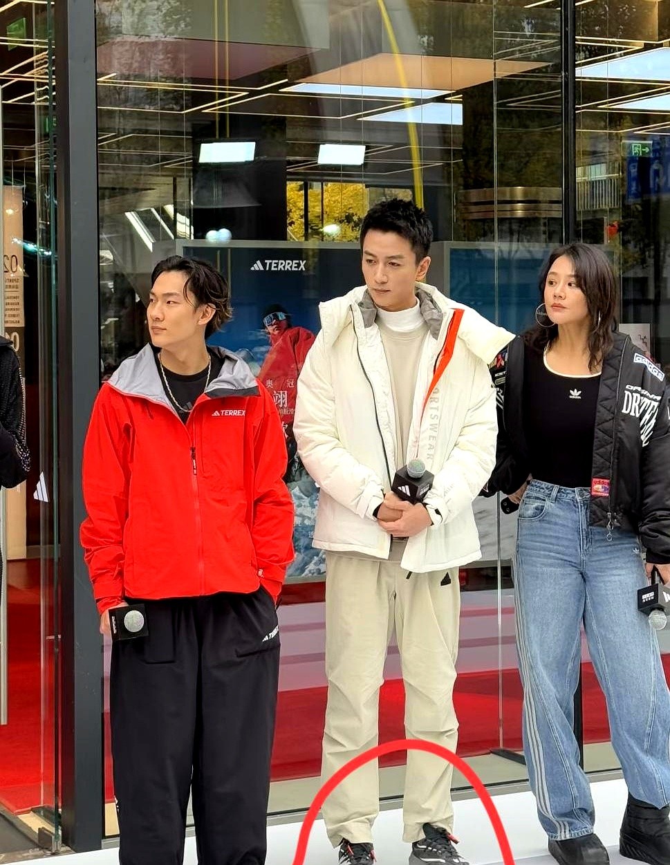 TK助手：妈妈教你如何精准买明星同款鞋，避免孩子被笑话！