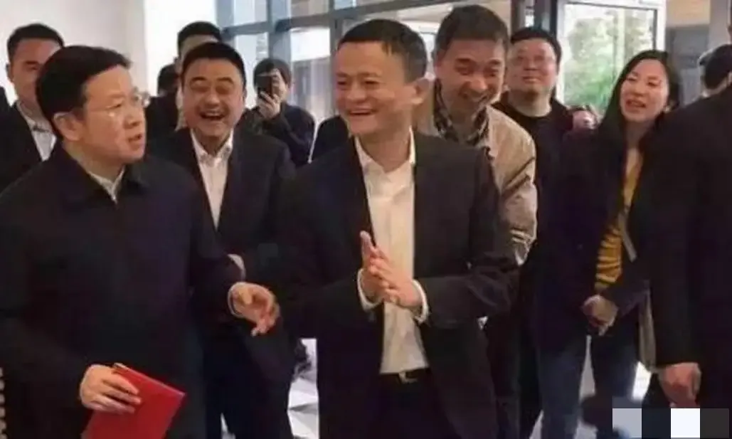 榜单助手小号：十大企业家向高校捐款排名及其贡献分析