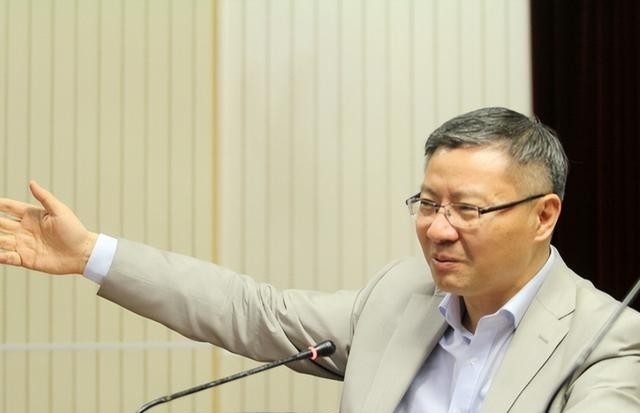 觉醒助手：中美关系紧张加剧，达利欧的有限战争建议与经济影响分析