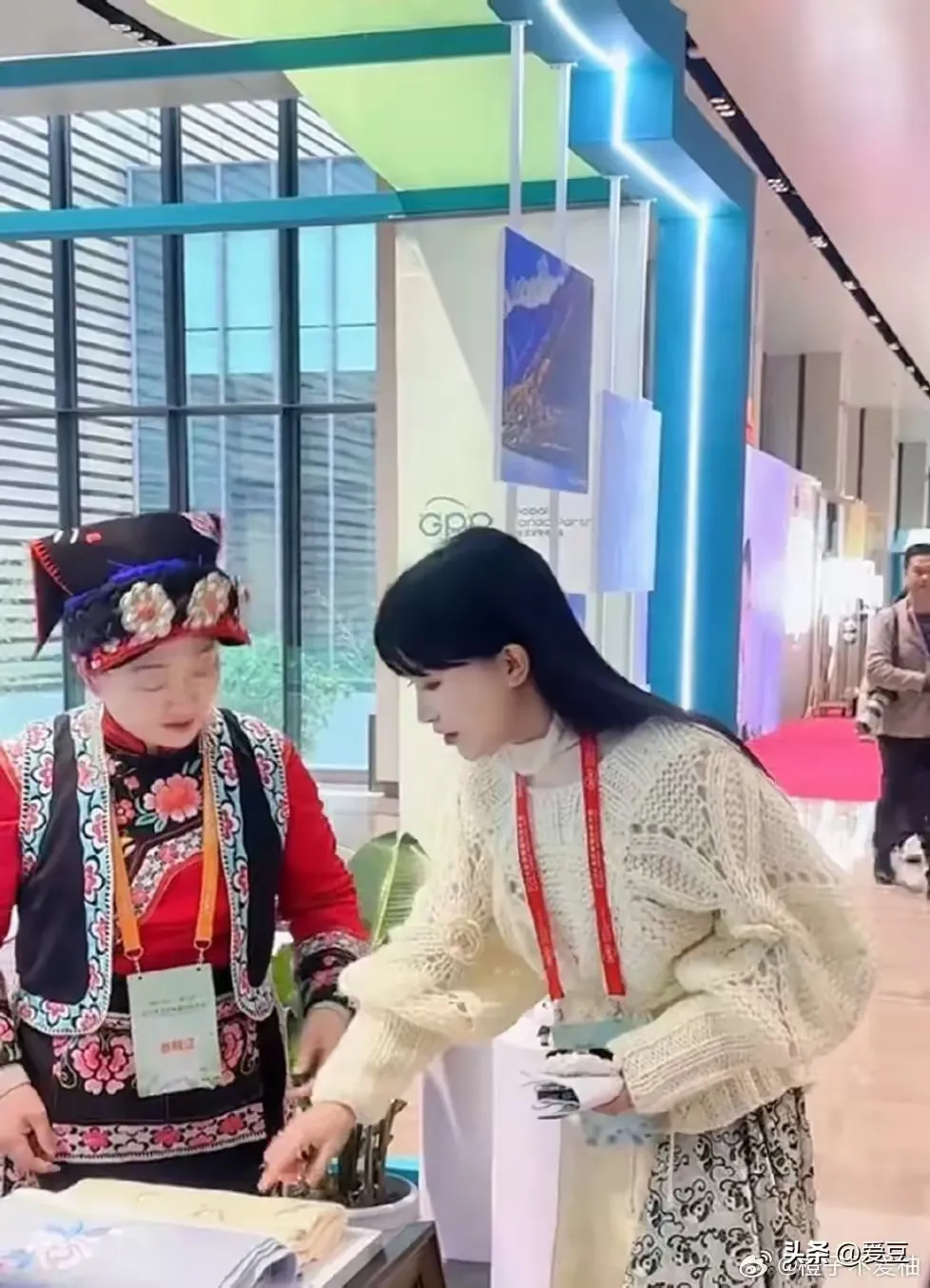 小评助手教程：李子柒，从传统匠心到全球文化传播的数字时代使者
