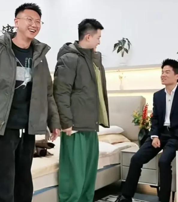 多多留评官网：董宇辉的奋斗故事，从农村少年到网络红人，面对批评仍坚持梦想