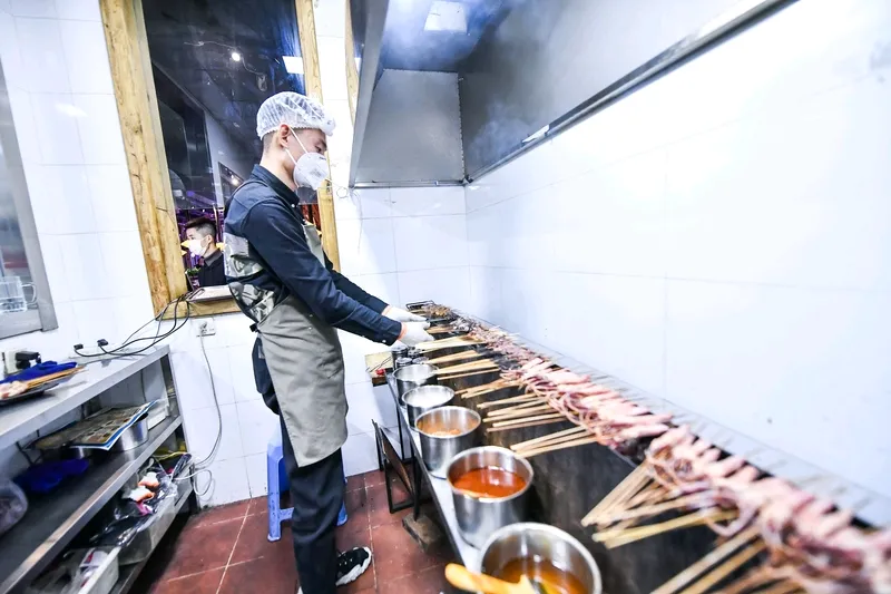 多单助手：武汉串串店顾客结账遭遇误差，119根变222根，商家回应引争议