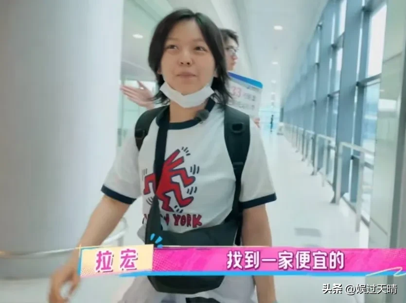小G助手靠谱吗：网红拉宏桑飞机上尴尬侧漏，机场奢侈品牌裤子让人困惑