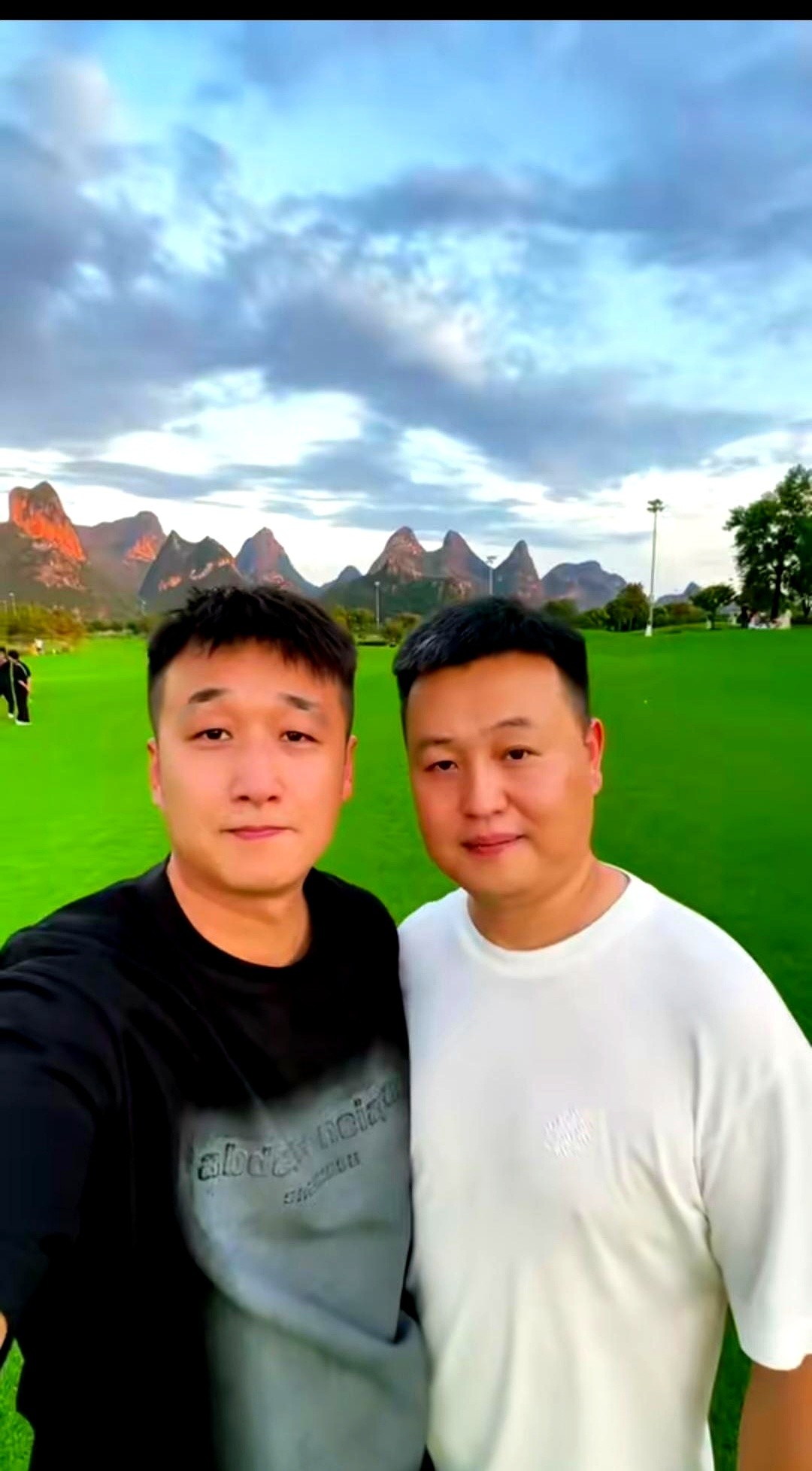 小Q助手：“艳琦CP”商标注册引发关注，短视频情感叙事如何变现与品牌数据交锋