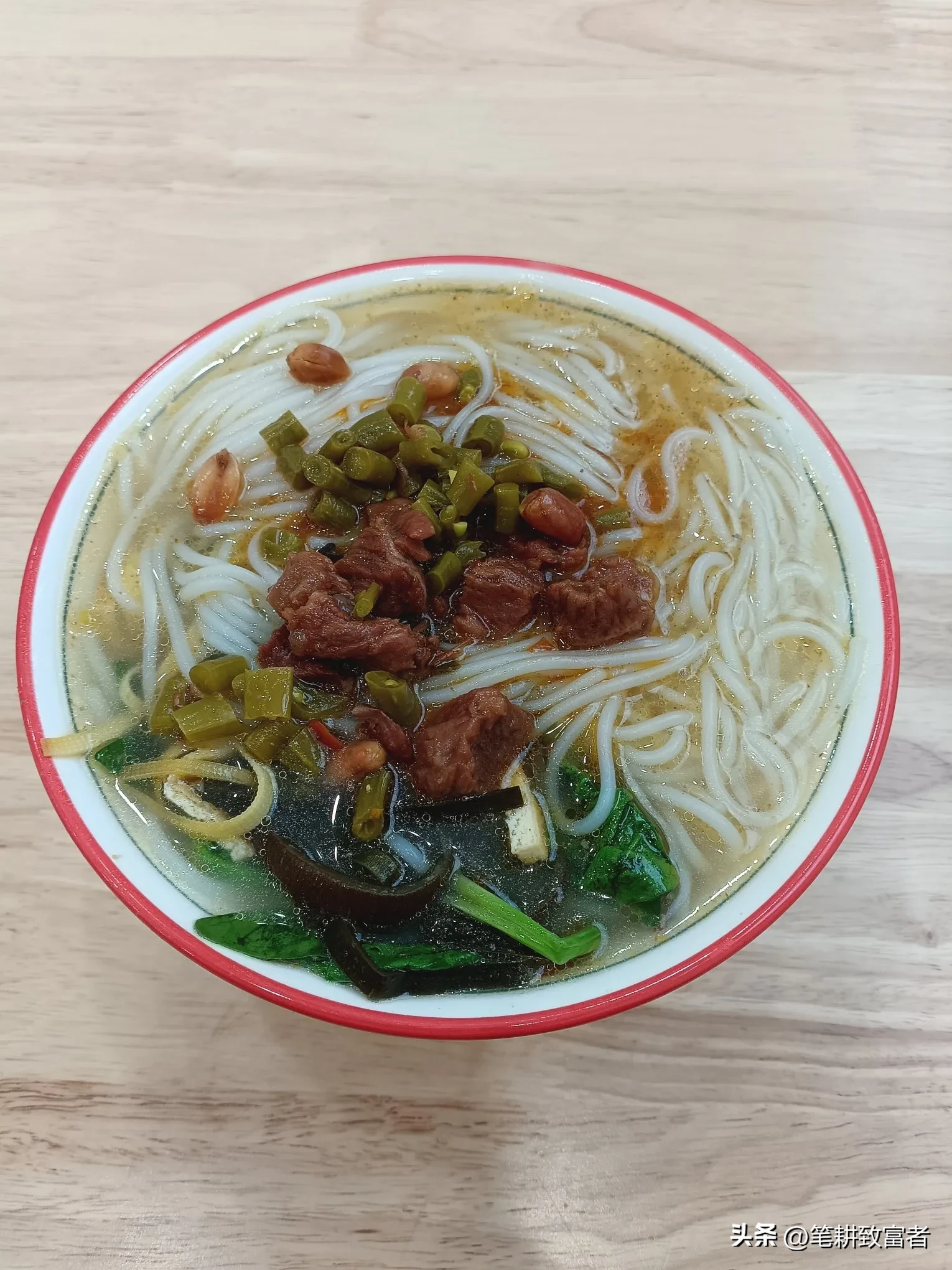 快火助手软件下载：两家牛肉汤店的生意秘诀，勤奋与稀缺哪个更赚钱？