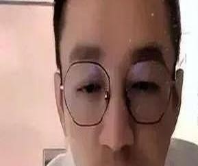 易评助手：李佳琦直播间突现五岁侄女，带动美妆销量飙升引关注