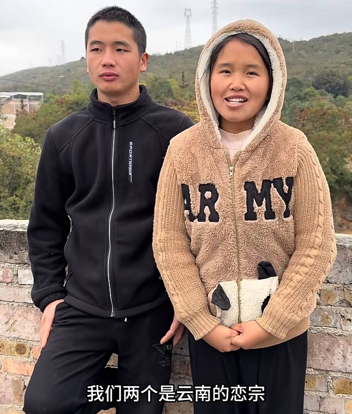 权重大师开团软件：有金夫妇突破200万粉丝，承诺拍婚纱照引发热议与关注