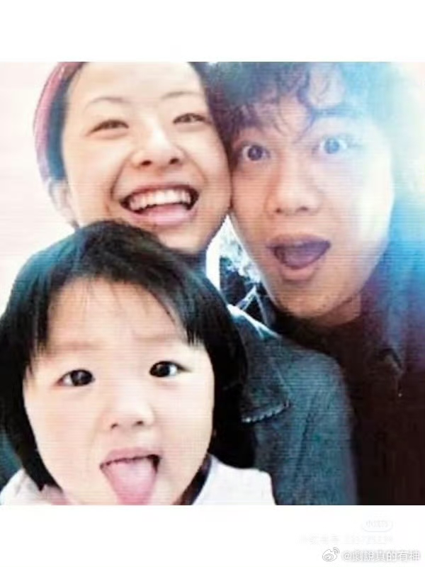 小评评助手：陈奕迅女儿陈康堤签约华纳唱片 开启音乐事业新篇章