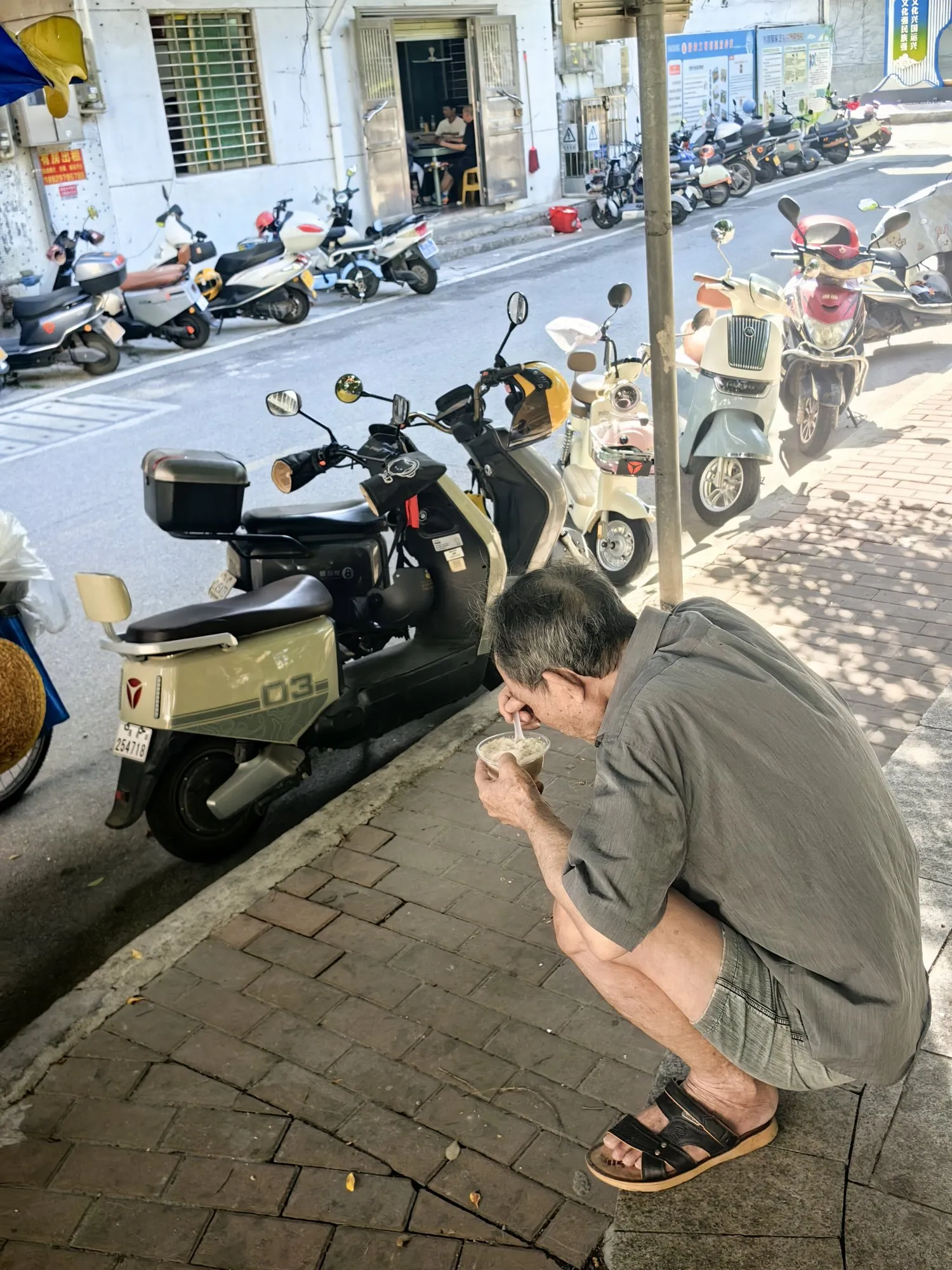 依云助手：看似不起眼的小吃车，其实隐藏着巨额赚钱商机