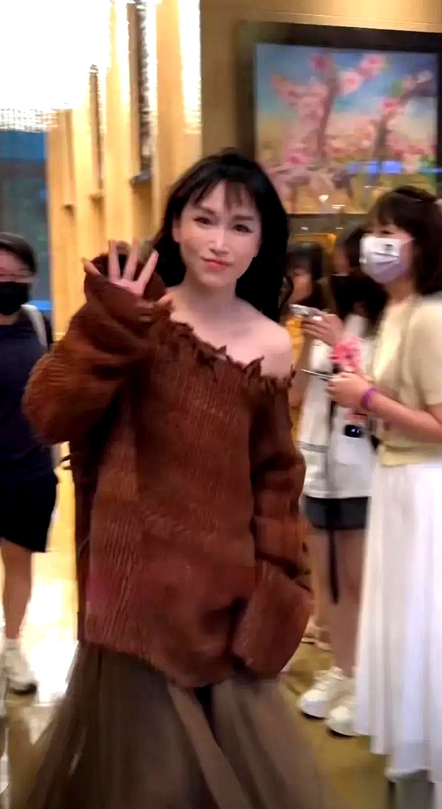 乐拼助手软件官网：李子柒，新时代的文化火种与传统手艺复兴