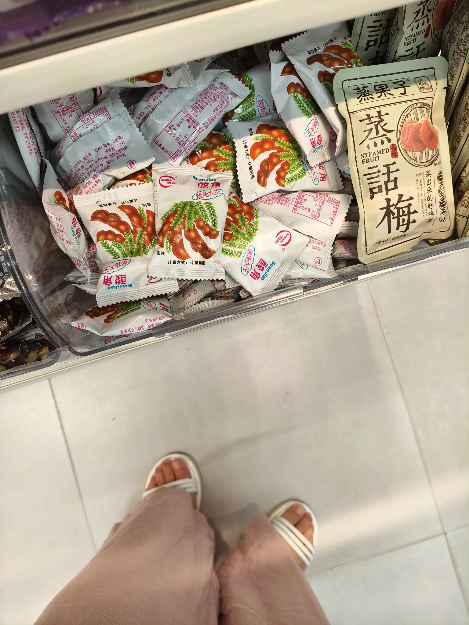 要火助手：家乡小城的超市升级，购物环境变好，童年零食重温