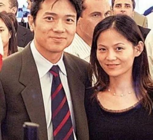大麦助手：李彦宏，从平凡到成功的背后，离不开她的坚定支持与信任