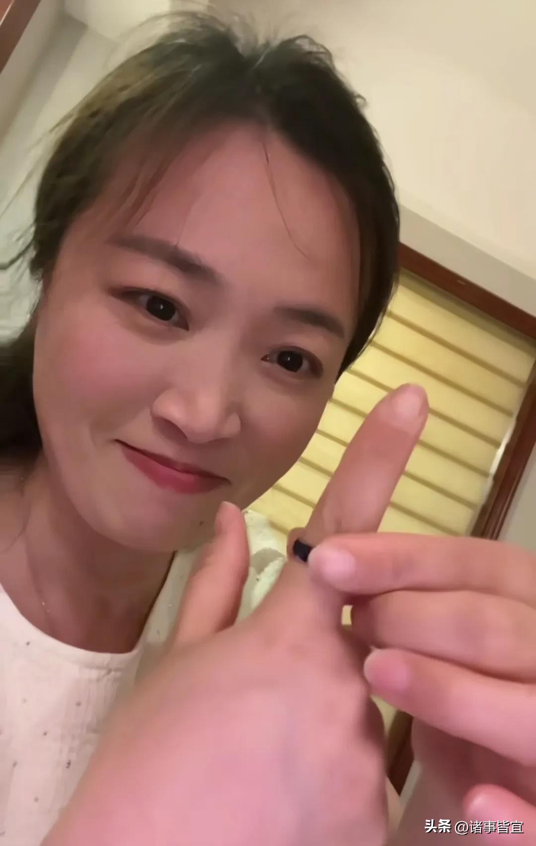 小G助手软件官网：小娜直播带货滑铁卢，离婚后形象崩塌与流量骤减揭秘