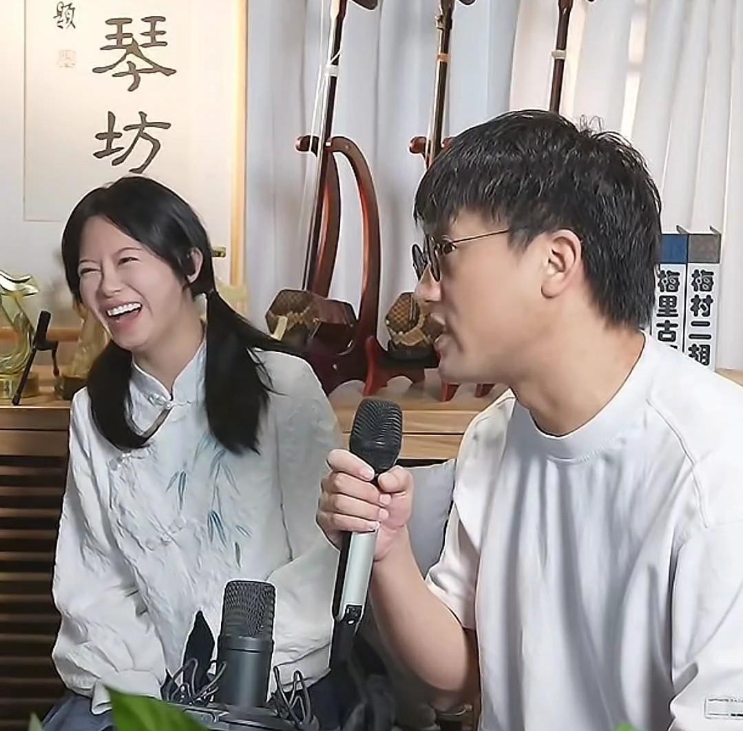 小M助手：二饼严禁小主播刷礼物，重塑直播间公平竞争环境