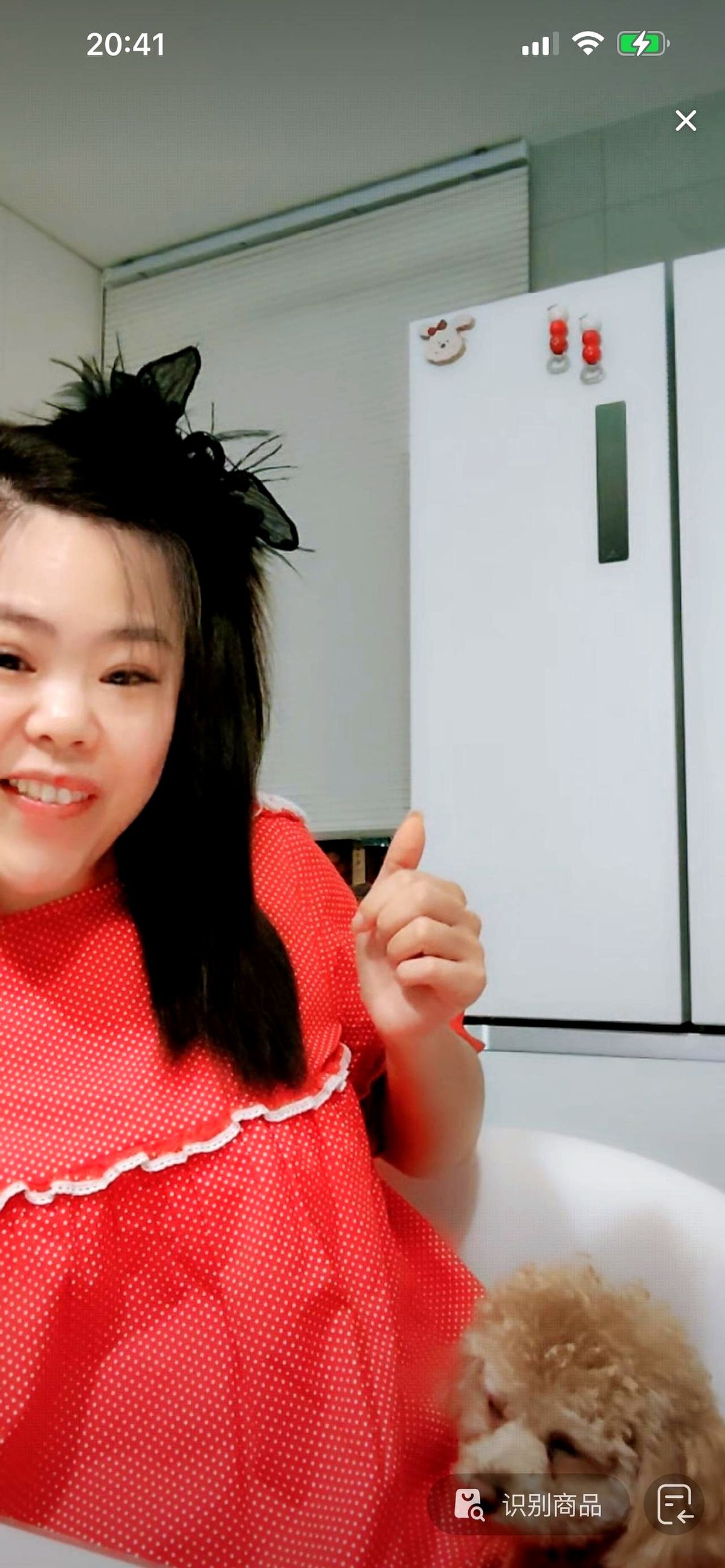 超单助手小号：苦茶四十岁生日直播，在社交媒体上演绎“单身快乐”的幸福幻象