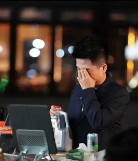 番茄助手教程：董宇辉如何凭实力逆袭，东方甄选在直播带货中的崛起与李佳琦的对比分析