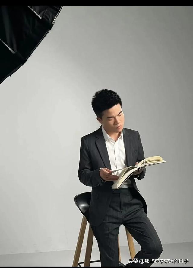 多多助手：董宇辉在作家圈的地位与影响力，文化水平解析与未来畅销书展望