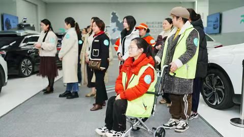 多成团助手：萝卜快跑助力女性安全出行，打造安心出行新体验