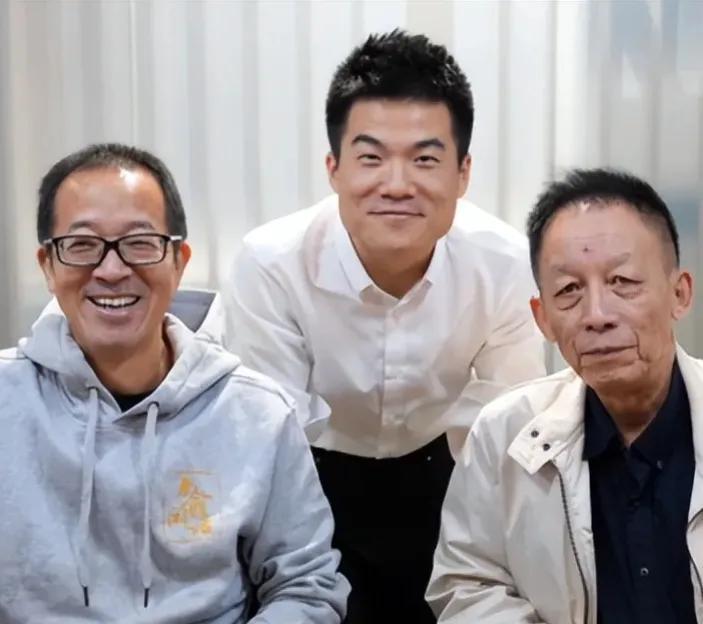 多成团助手：董宇辉的成功对东方甄选的影响，历史角色与未来较量解析