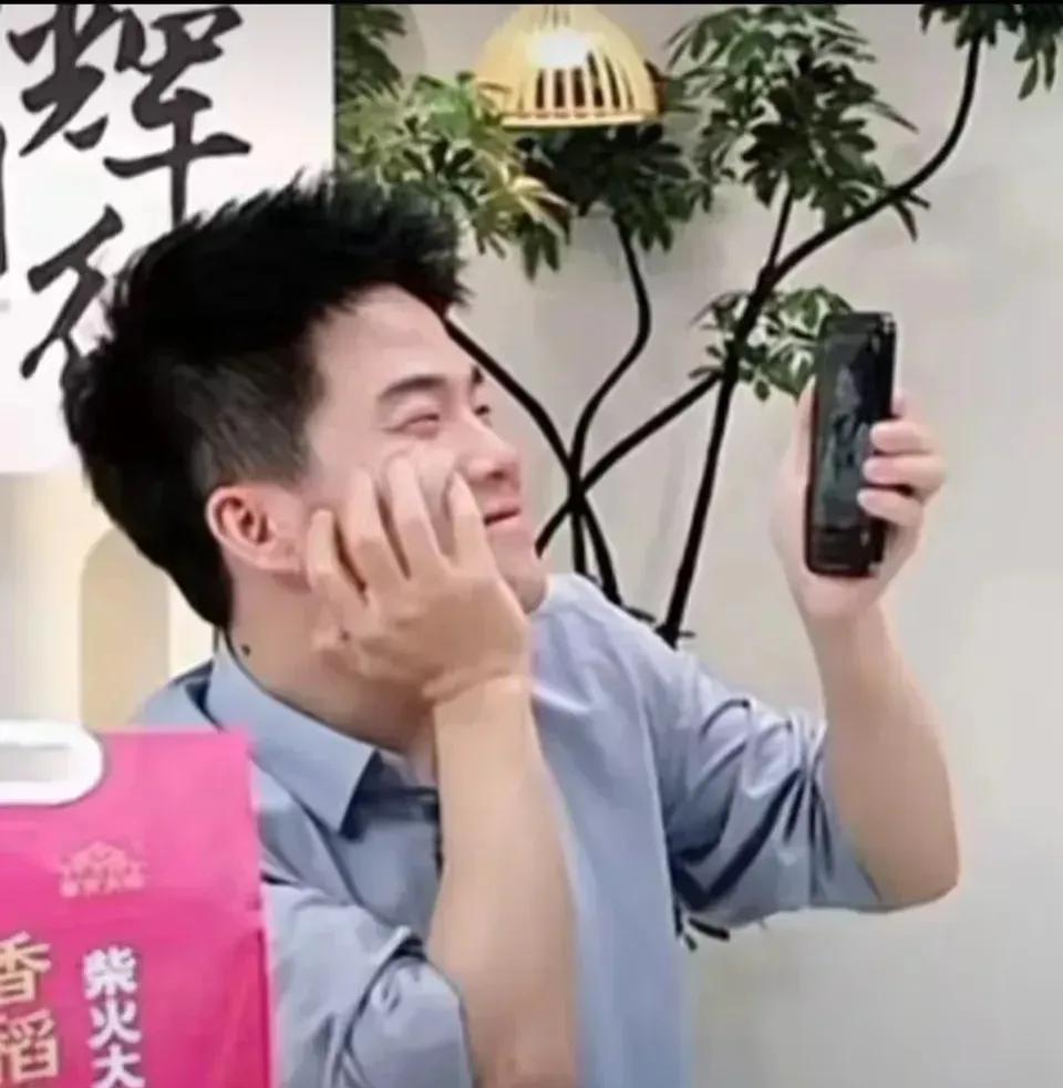 超单助手软件：董宇辉与冯唐易中天共话理想与忠诚，揭示历史人物背后的信仰力量