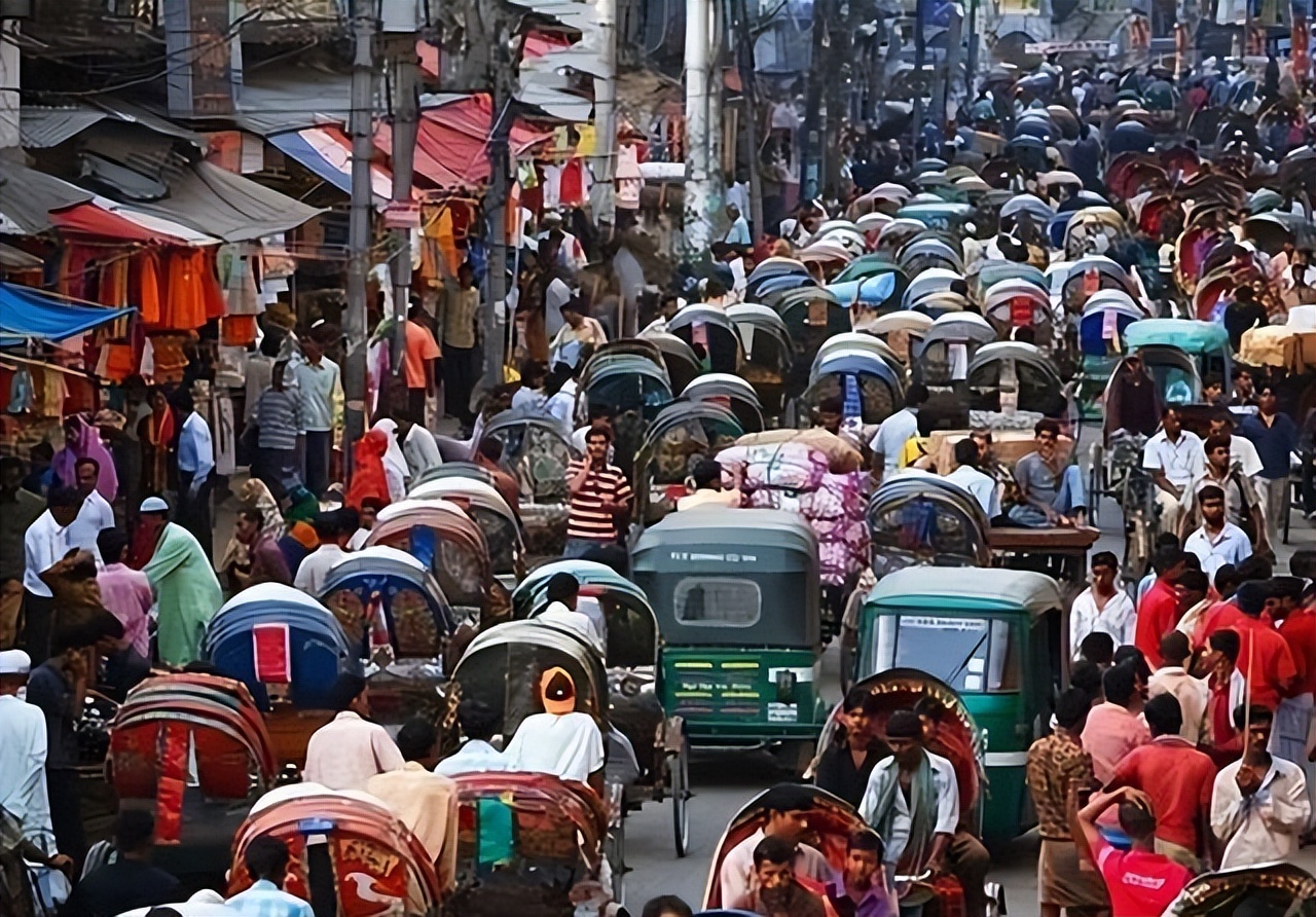 星星助手：孟买与上海的真实对比，富人生活的幻象与底层民众的尊严