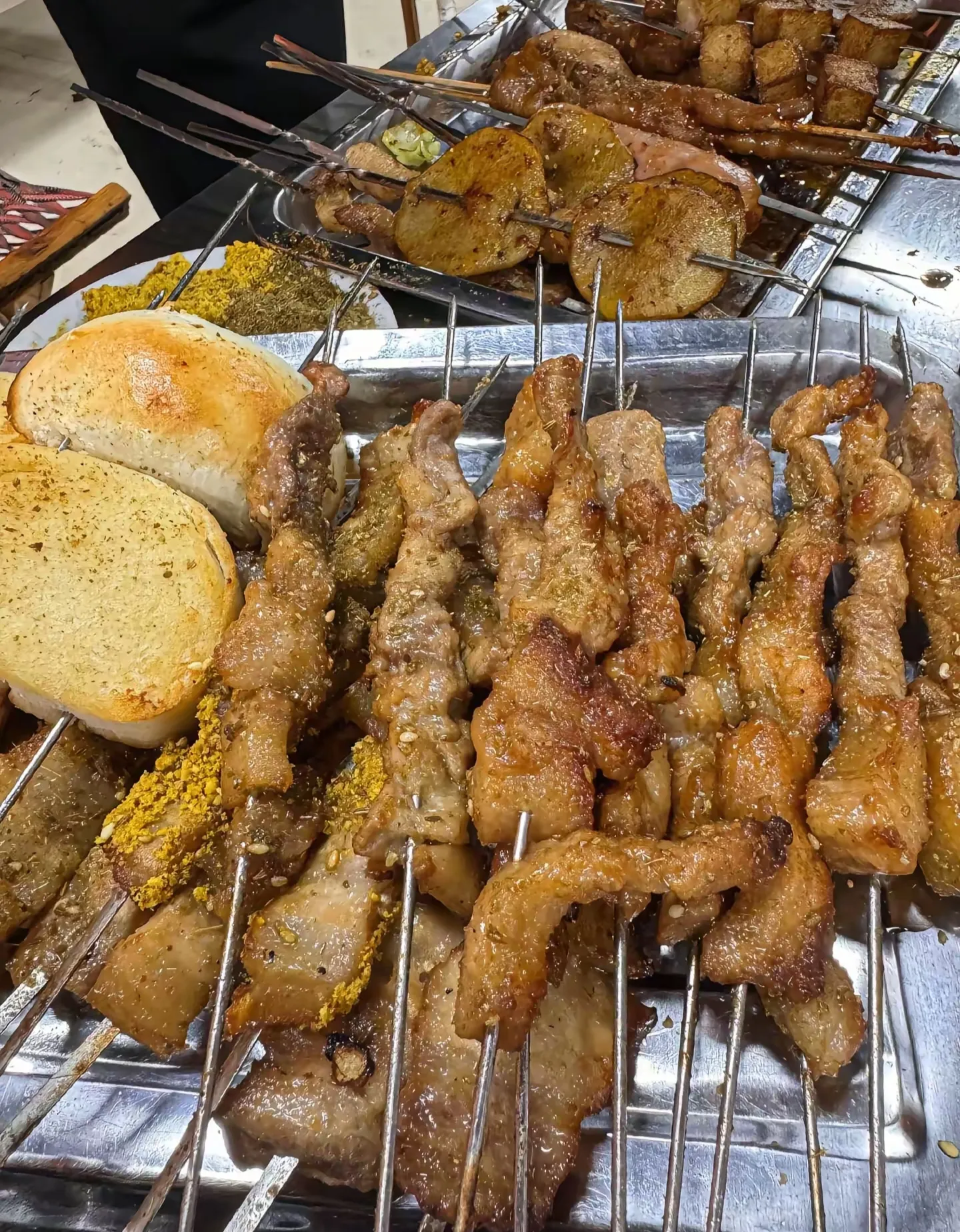 超评助手网站：淄博美食全攻略，烧烤、周村烧饼与博山菜等地道美味推荐！