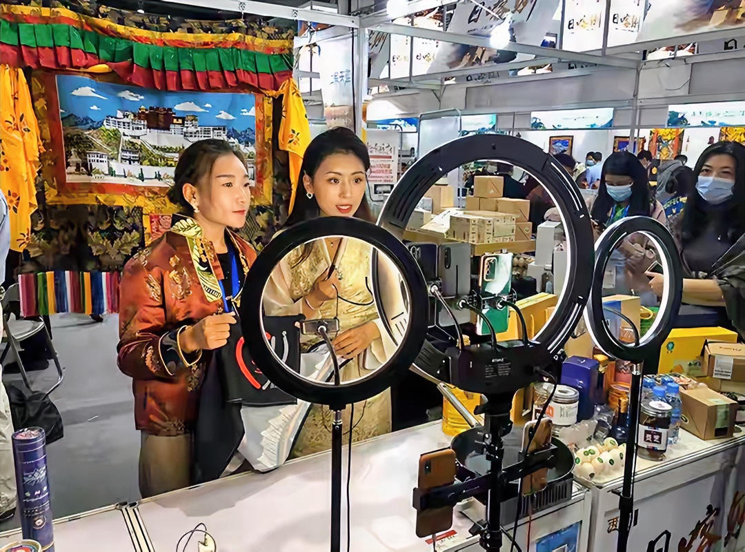 小M助手：直播带货乱象频发，消费者如何在虚假宣传中保护自己？