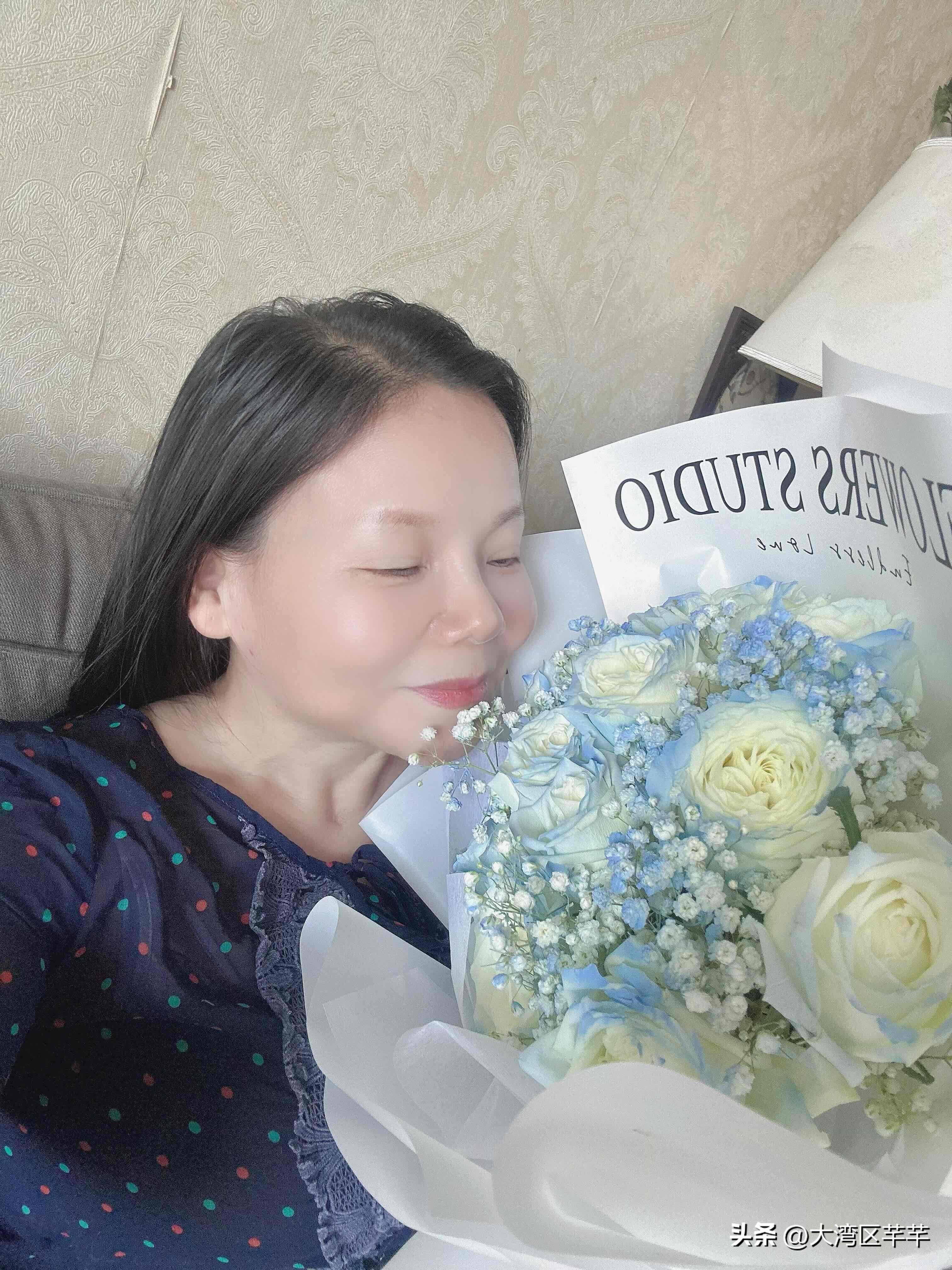小Q助手：李嘉诚，从商业巨头到慈善先锋的传奇人生与智慧解析