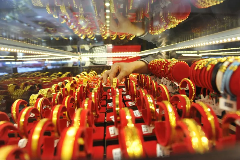 超单助手使用方法：足金价格突破846元背后的经济因素与消费影响分析
