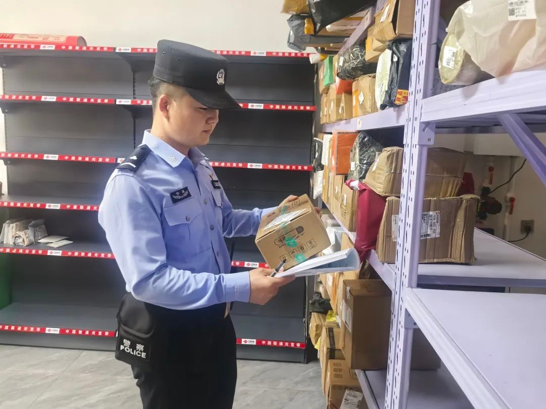 小Q助手入口：原隆村警务站加强寄递物流安全检查 确保社会治安稳定