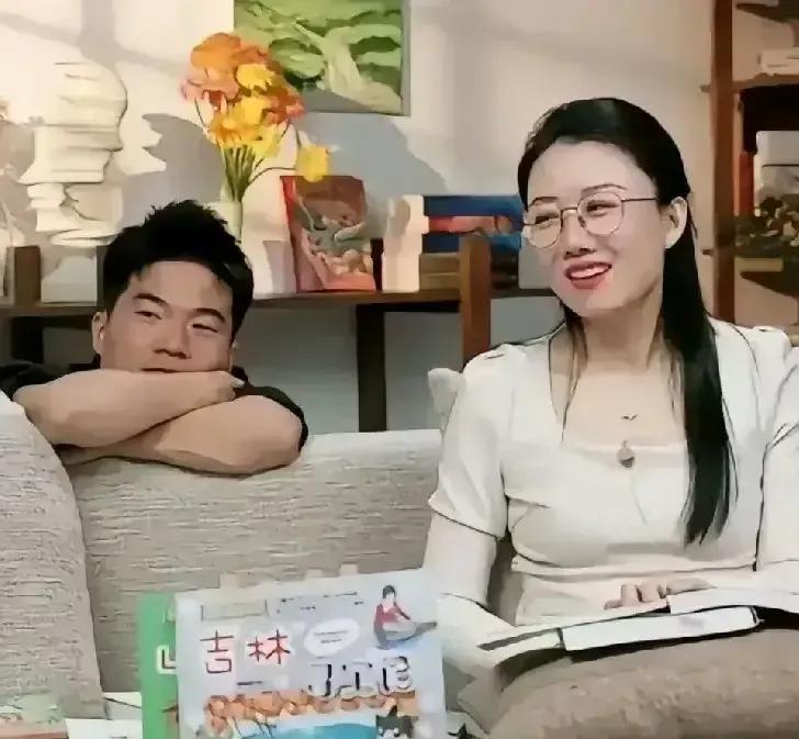 TOP助手：选择与命运，潇潇和董宇辉的成长旅程