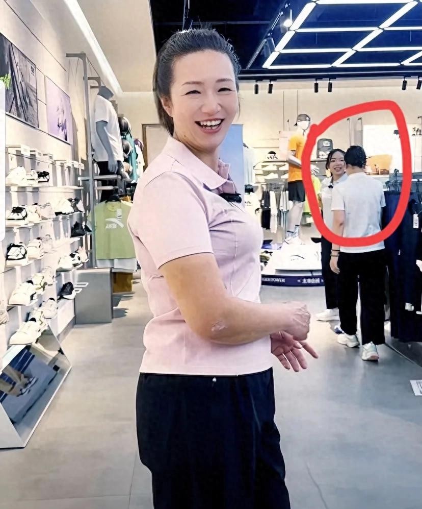 小Q助手入口：直播转型中的情感共鸣与经济独立，许建华的成功路径分析