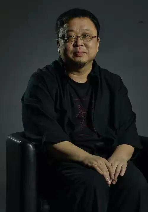 蓝天助手：俞敏洪“三把刀”揭秘，教培行业的绝地反击与未来布局解析