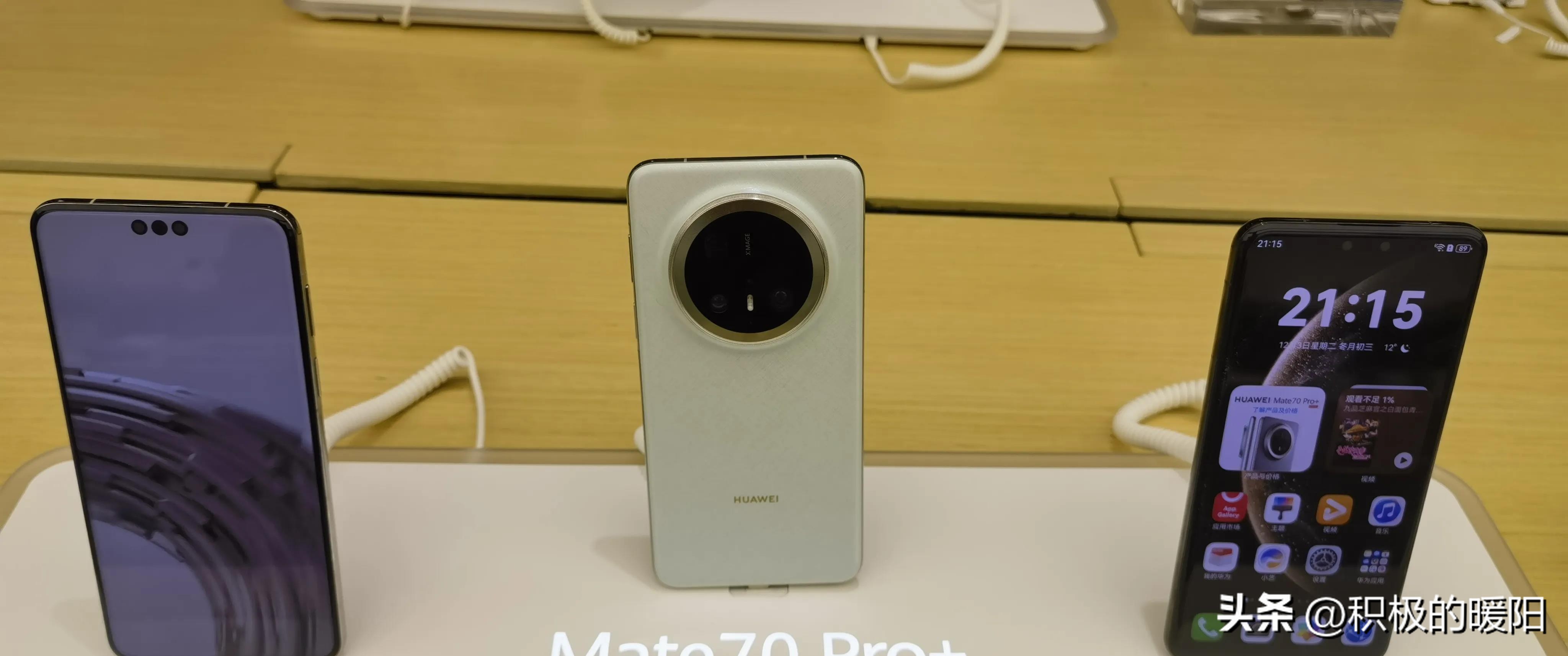 小评评助手网站：华为Mate70Pro+意外入手，分享捡漏经历与手机市场现状分析