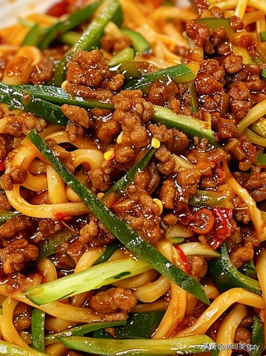 狗宝助手卡密：从摆摊到开店，揭秘抚顺肉酱拌面成功秘诀与月入3万的配方技巧