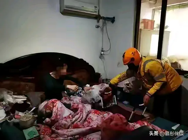 乐多多助手补单软件：外卖小哥善举感动无数网友，温暖陪伴改变老人的生活