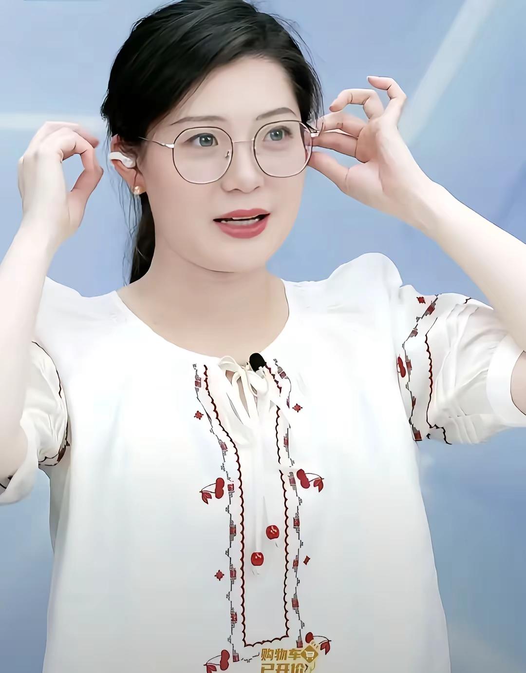 多多出评：董宇辉的直播奇迹，如何在数码专场中实现3亿GMV？