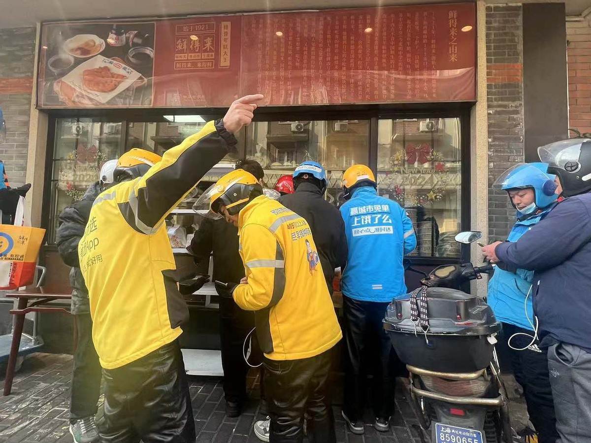 多多出评助手：香港老字号餐饮生意火爆却遭逼闭，业主话语权成关键原因