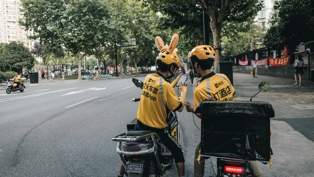 易评助手：灵活多样的兼职选择，外卖、网约车、家教等赚钱机会解析