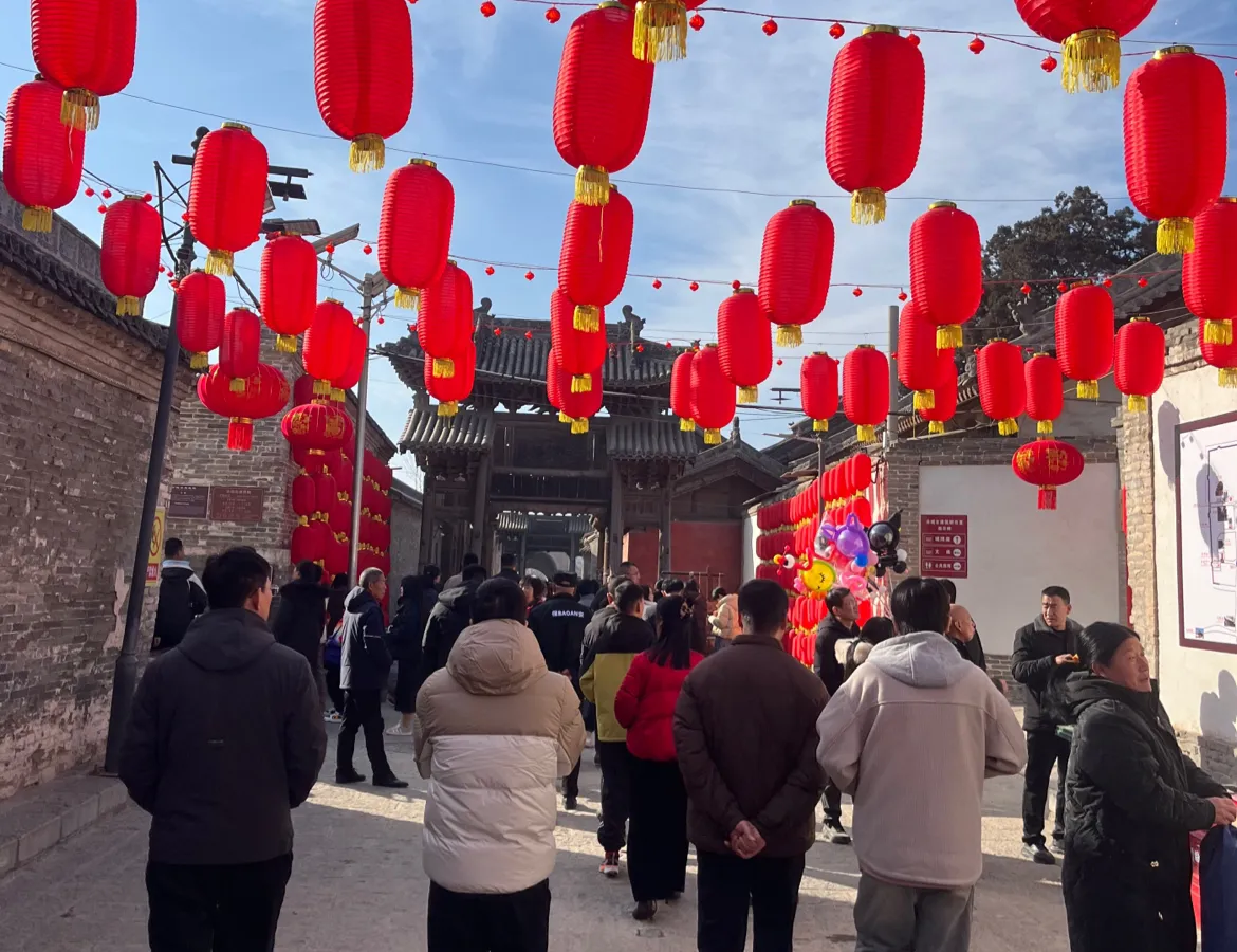 语音助手：汾城古镇春节游记，历史与新年气息交织的美丽瞬间