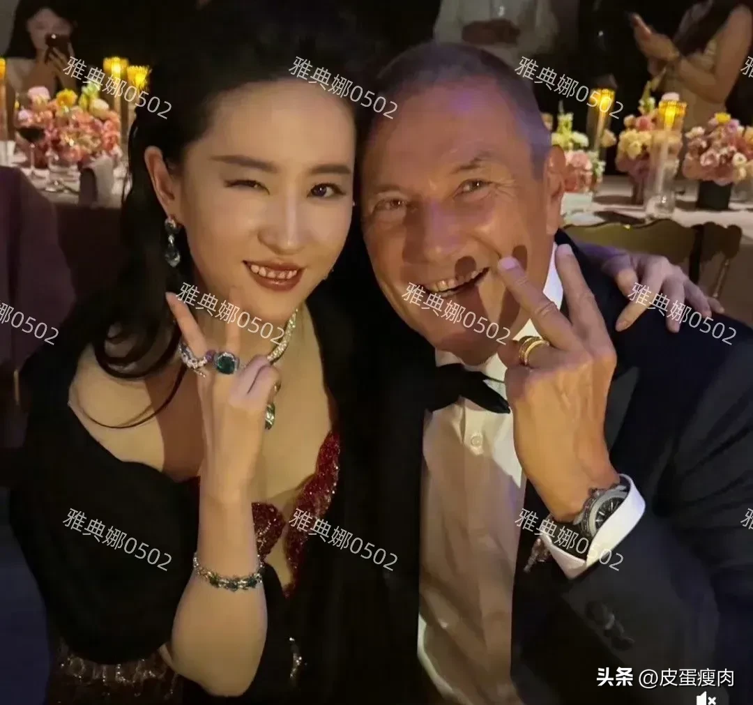 易评助手怎么用：赵露思与刘亦菲合影宝格丽CEO，代言待遇背后的品牌策略解析