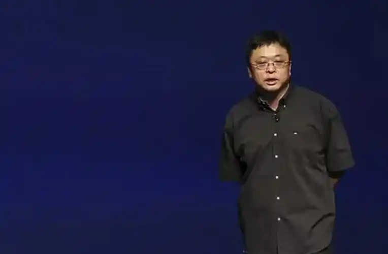 超评助手软件下载：细红线科技大变革，罗永浩总部迁移上海，聚焦AI软件研发新征程
