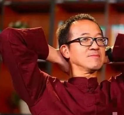 多多留评app：俞敏洪与董宇辉，坚持梦想与互助共赢的励志故事