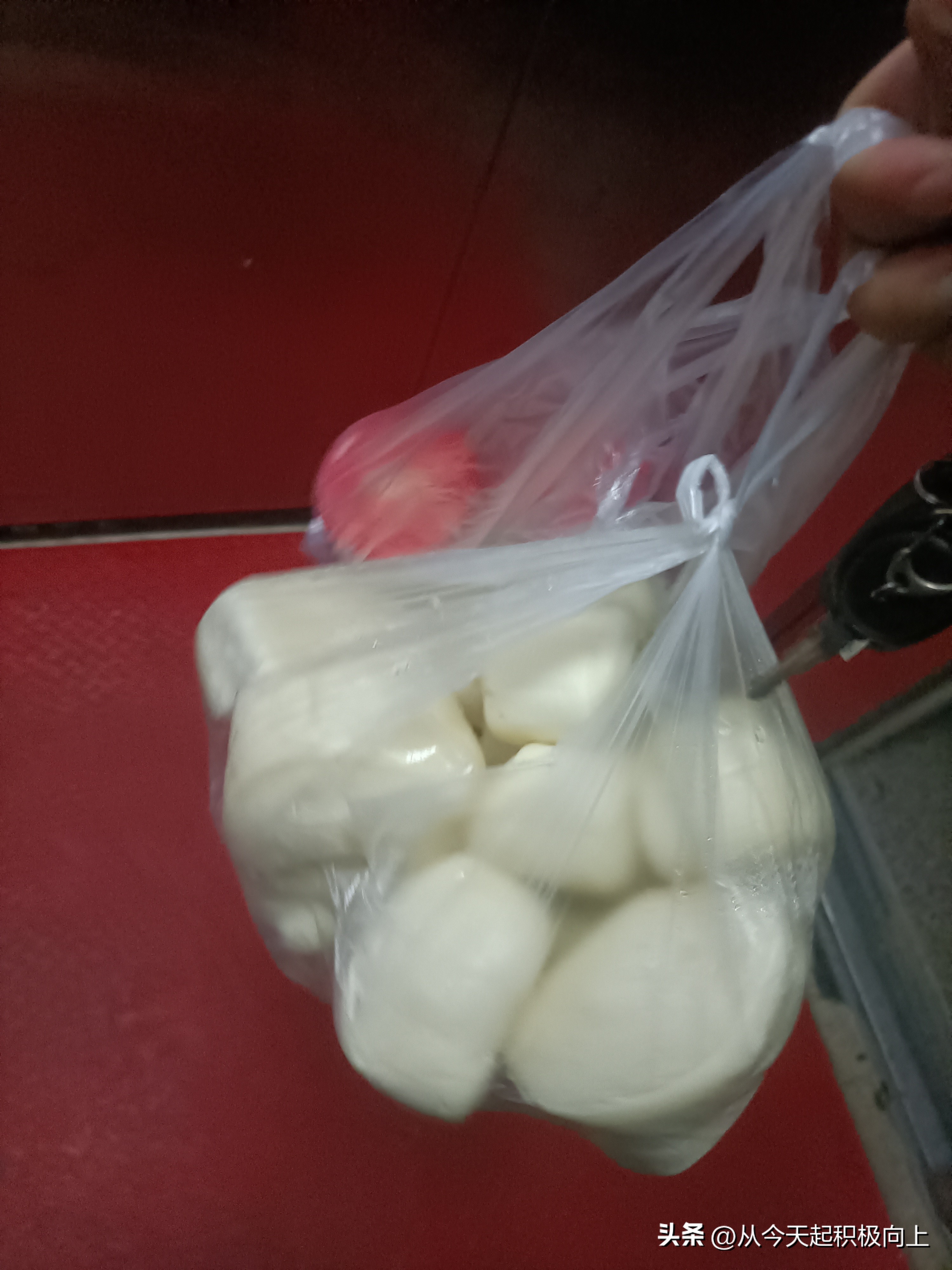 小M助手邀请码：客服工作中的难题，限时红包引发的退款风波与客户投诉