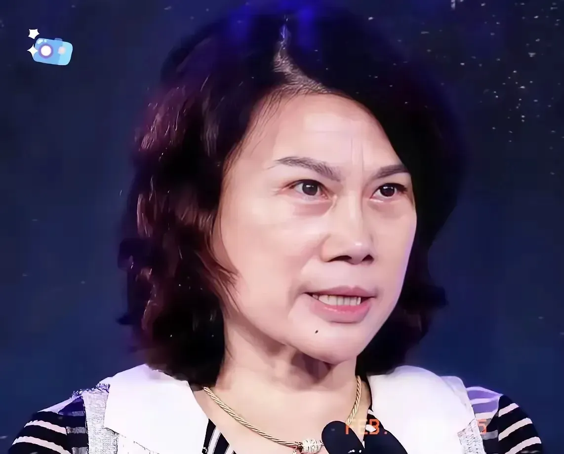 上评助手：格力门店换招牌引发热议，董明珠个人品牌争议及其对企业的影响