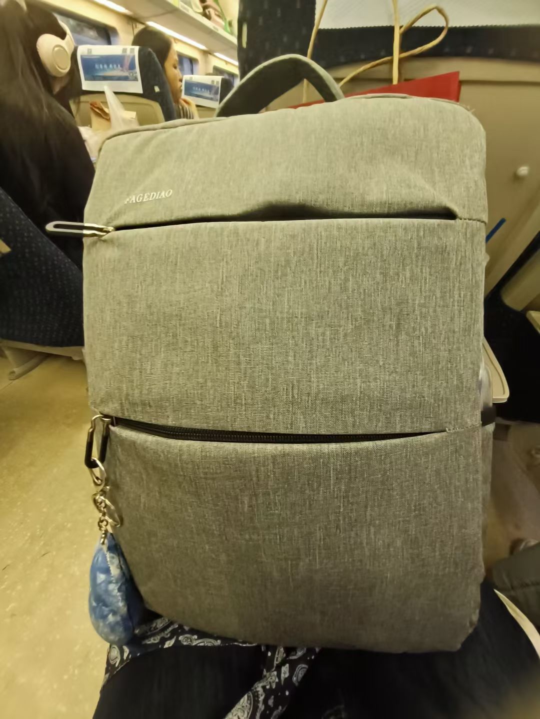 多多出评软件：48岁女性的购物哲学，享受独自挑选与生活的乐趣