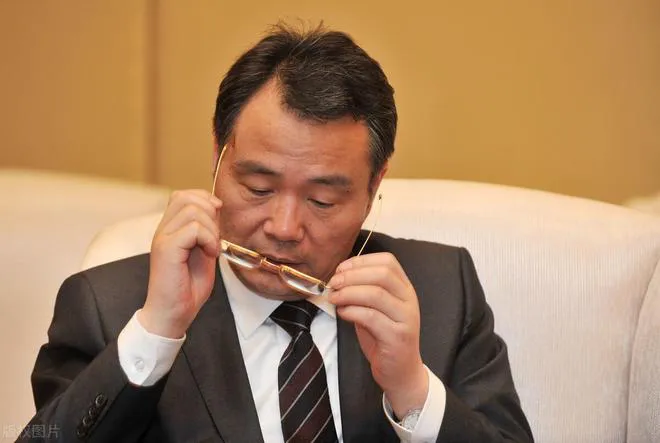 多多开团助手：52岁大爷从买盐到创办464亿商业帝国的逆袭传奇