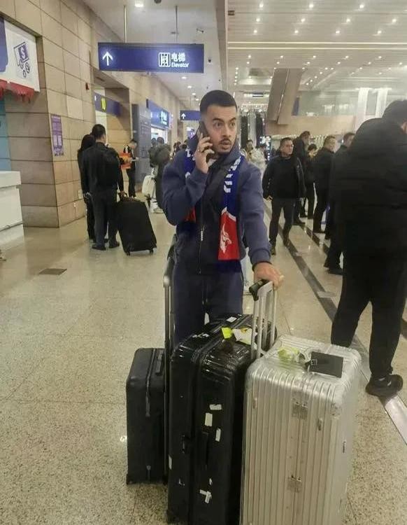 领先助手：李可加盟上海申花，七个半外援阵容引发期待与担忧！