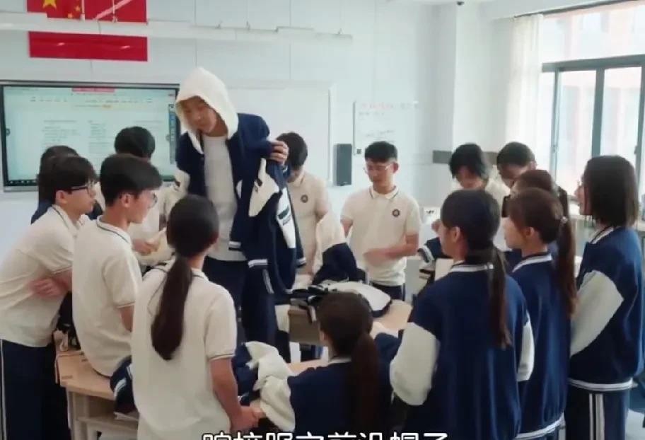 易评助手拼多多：15岁高中生助母逆袭百万亏损，家庭危机中的温情与商机