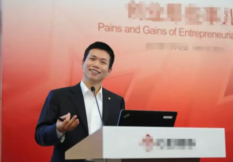 蓝天助手：俞敏洪“三把刀”揭秘，教培行业的绝地反击与未来布局解析